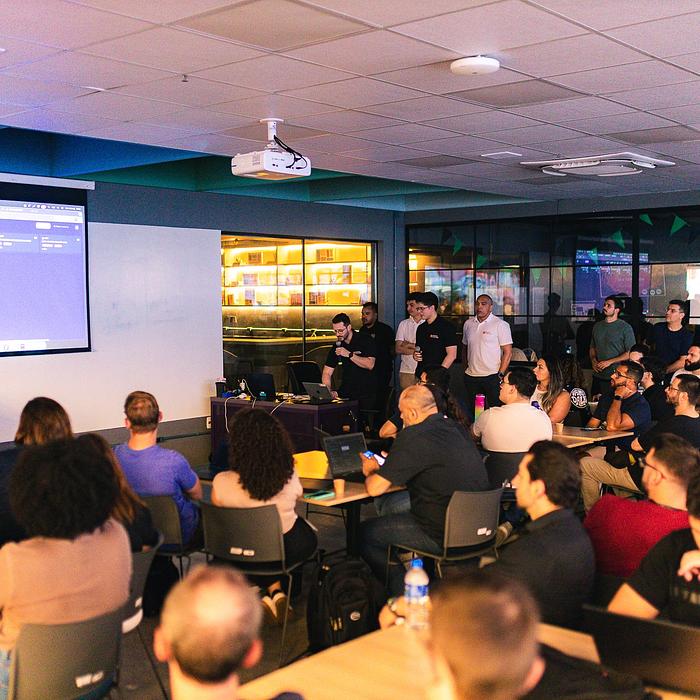 4devStudio - Da ideação ao deploy com IA: como acelerar sem perder controle